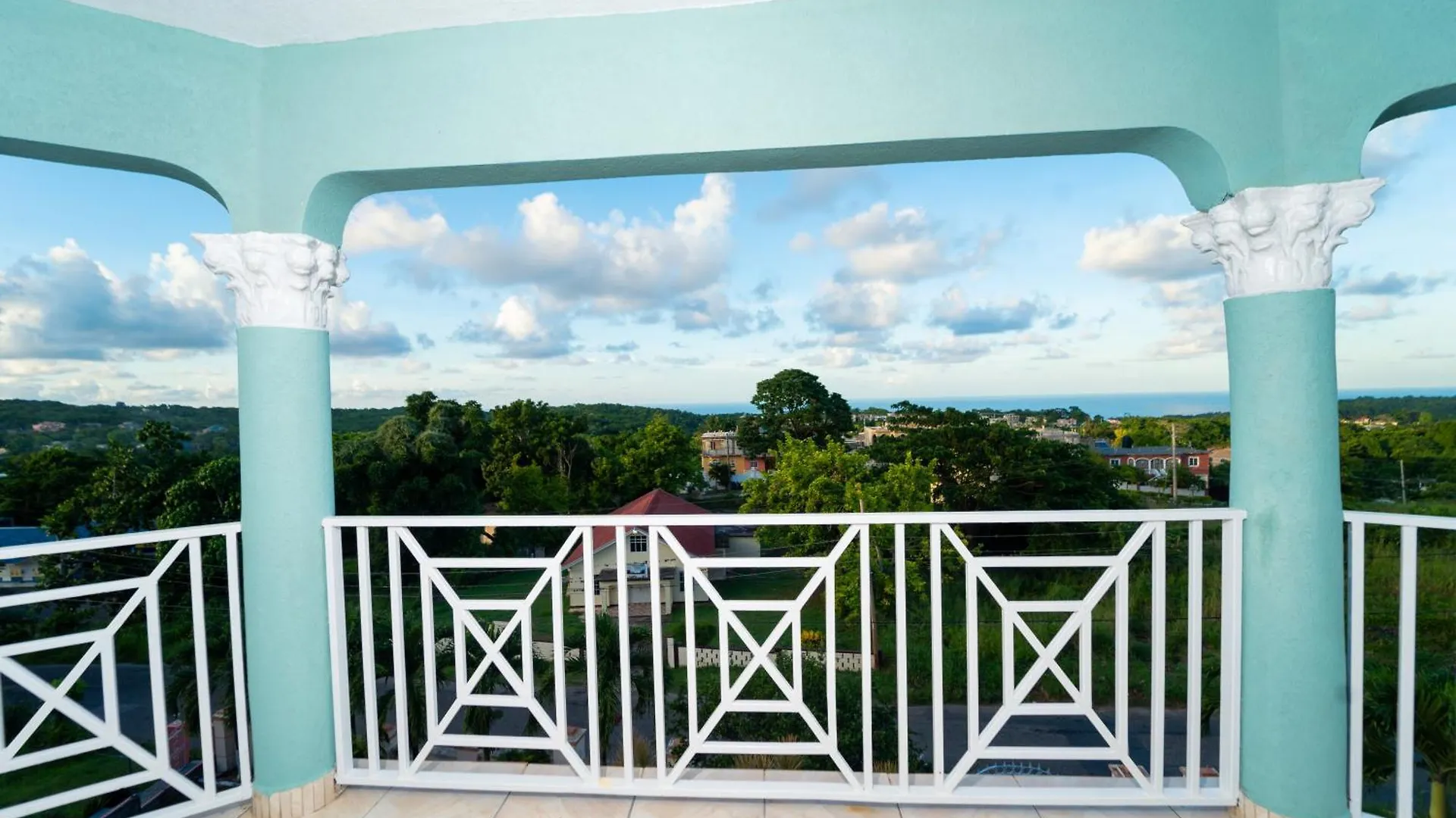 Homestay Belle Air Seaview : The Master Apartment Browns Town