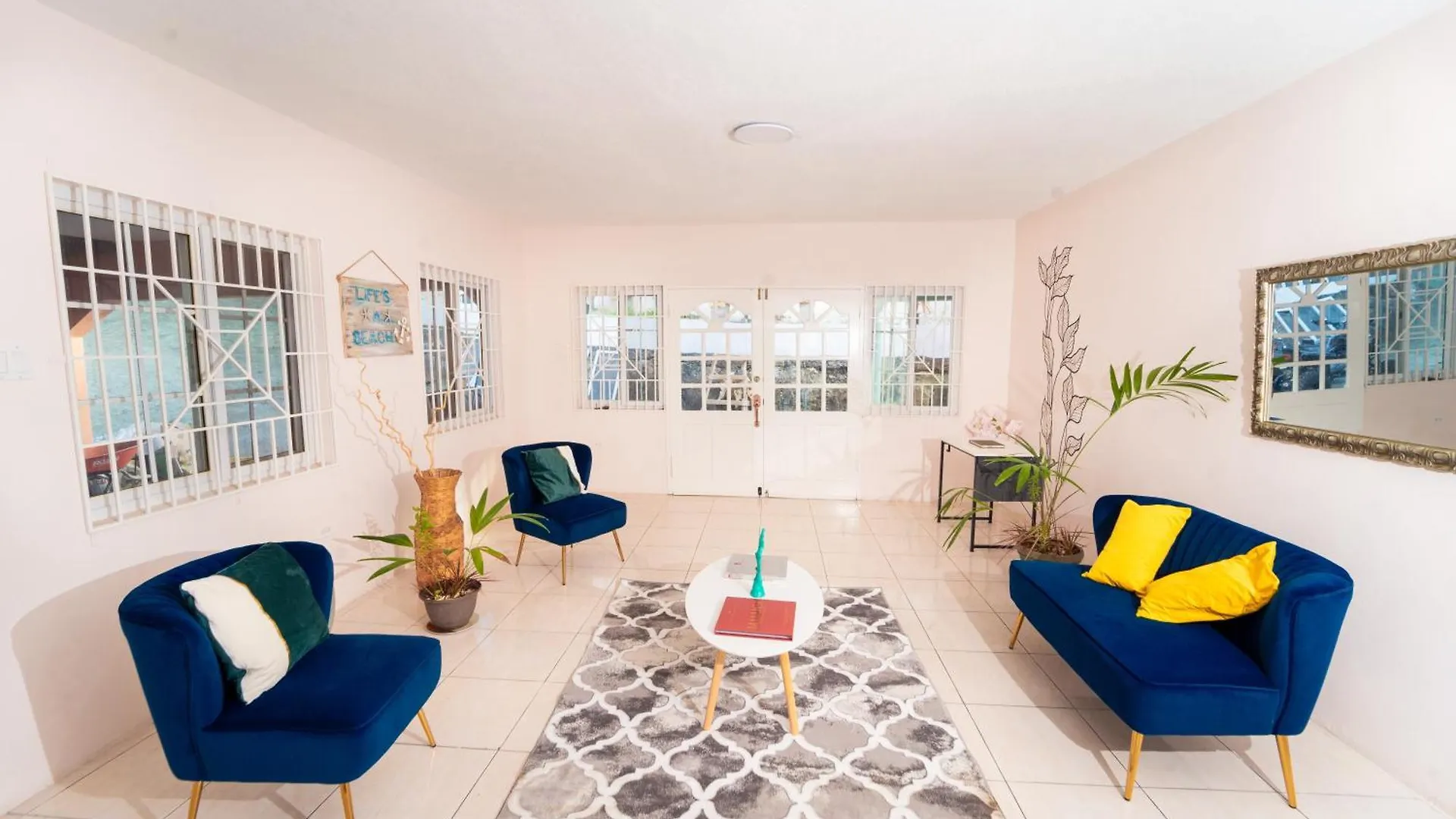 Homestay Belle Air Seaview : The Master Apartment Browns Town