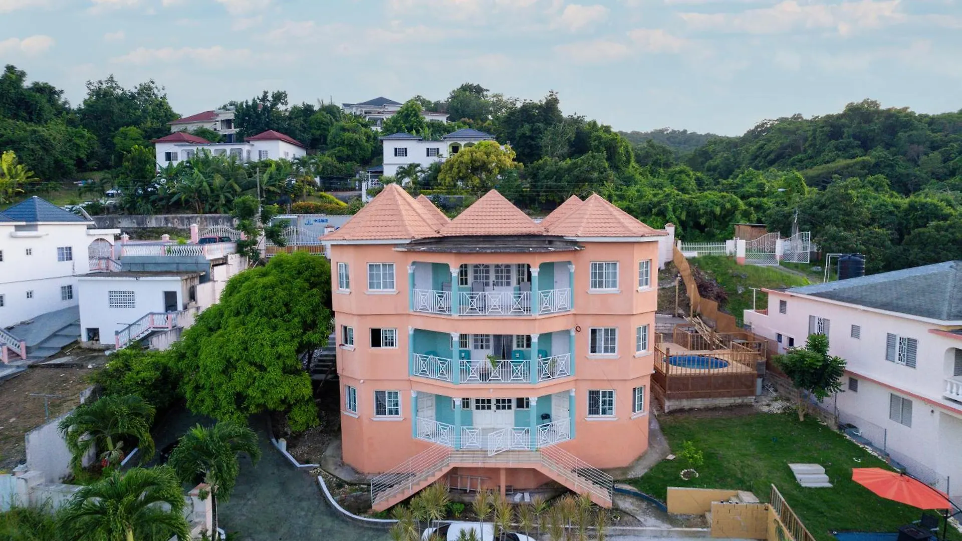 Belle Air Seaview : The Master Apartment Browns Town 0*,